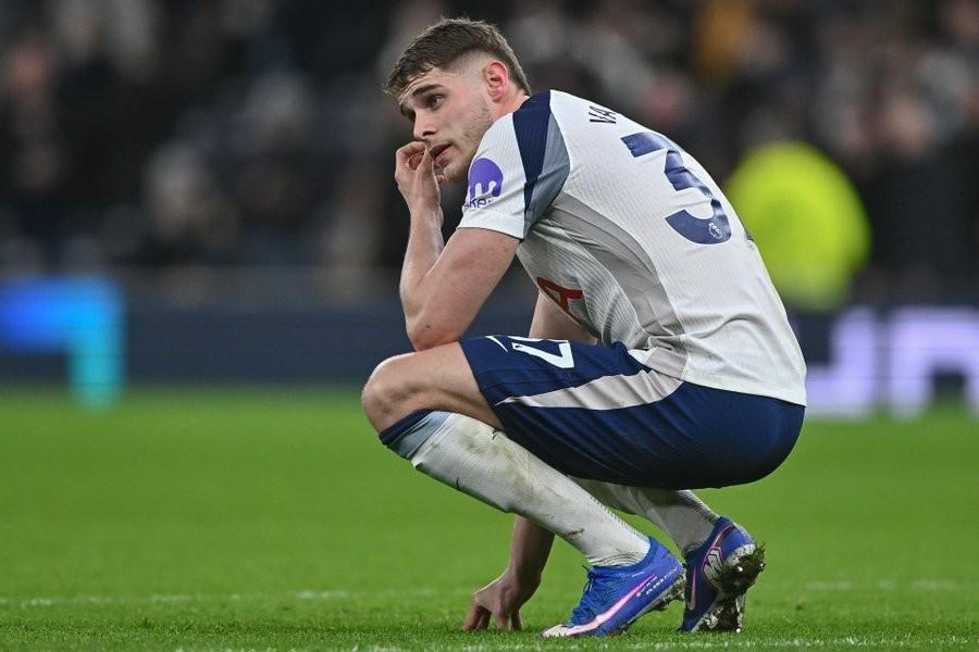 kaiyv体育官网-记者：备战法兰克福赛前，范德芬和波罗缺席热刺今天的训练